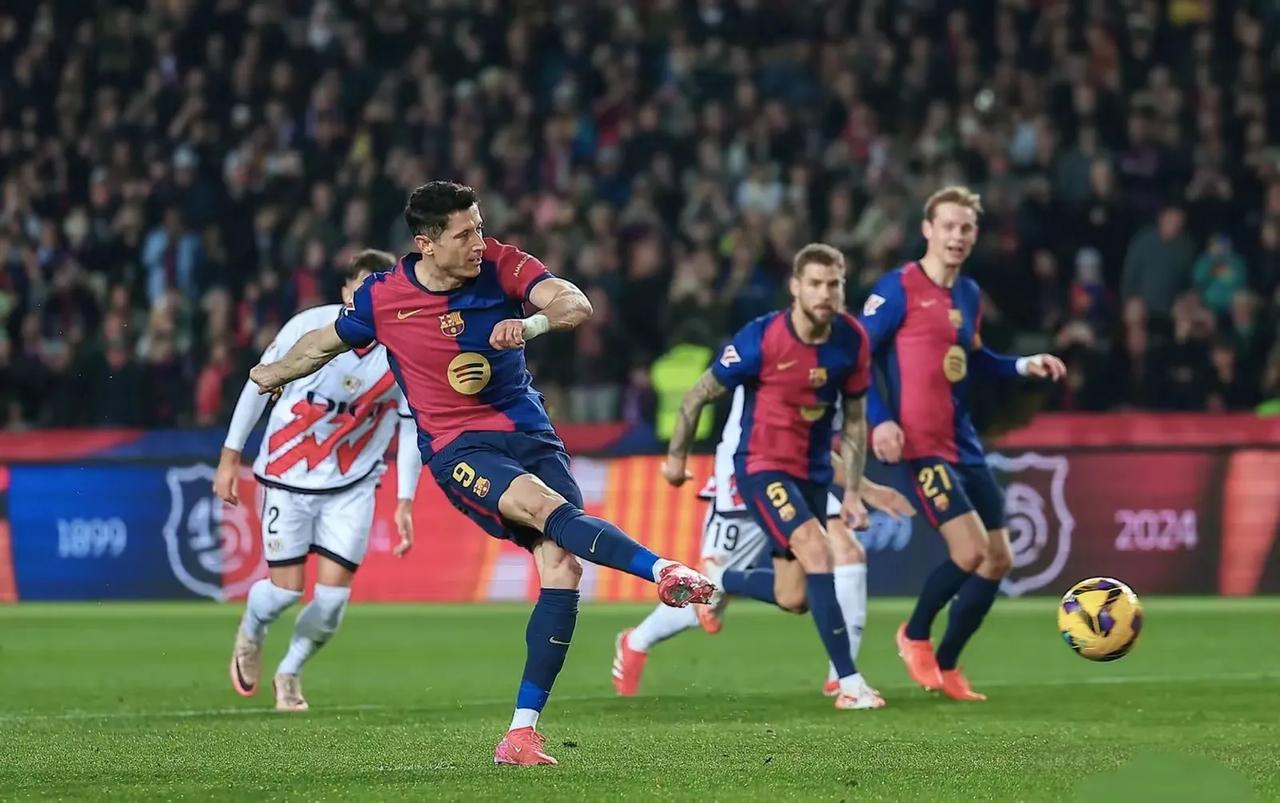 巴塞罗那战胜赫塔菲，登顶榜首