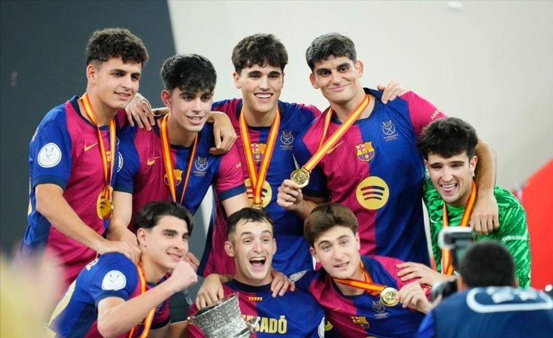 包含巴萨新星亮眼,适应快速+团队默契的词条 包含巴萨新星亮眼,适应快速+团队默契的词条