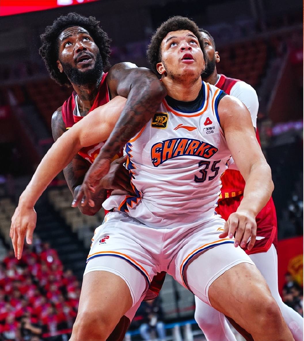 开云体育中国-强队力争夺冠军，球员拼尽全力战至最后