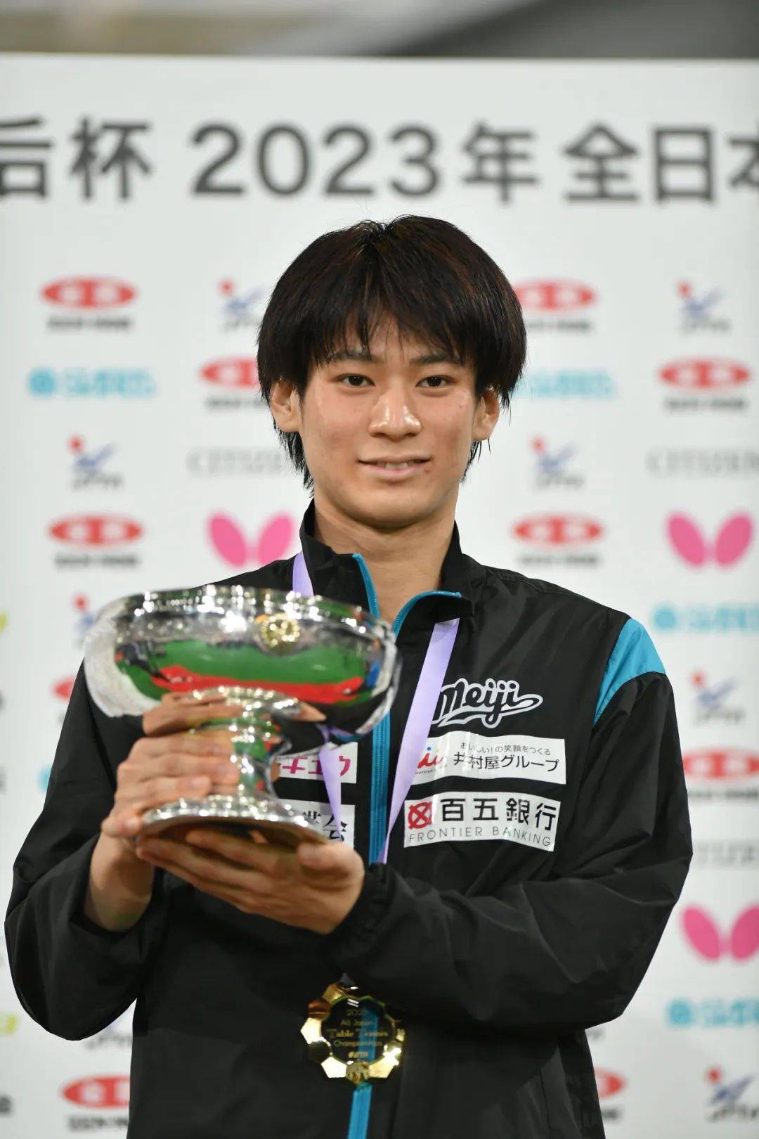 开云下载-巴黎球队稳操胜券，冲刺国际锦标赛季军