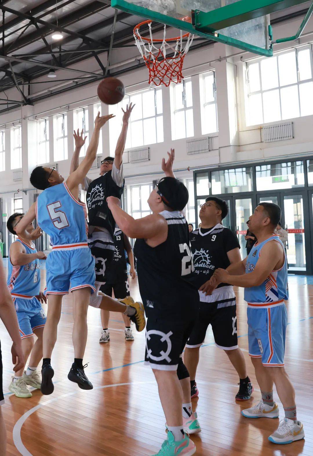 开云APP-新晋篮球天才赛场上熠熠生辉，成为焦点