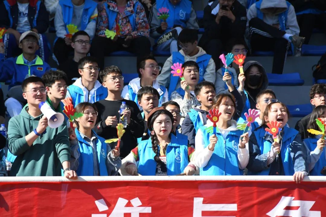 新晋篮球天才赛场上熠熠生辉，成为焦点