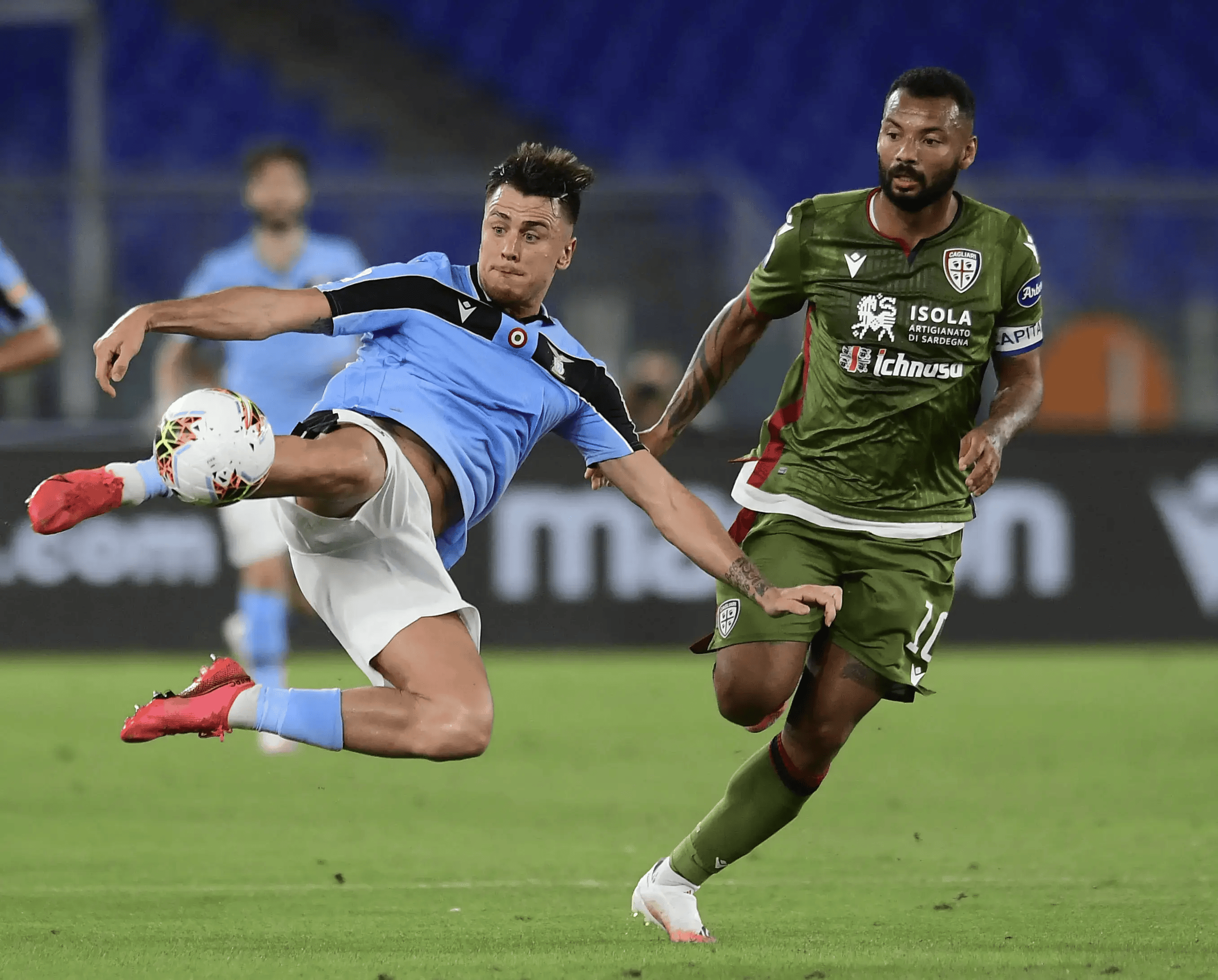 开云APP-欧预赛豪强展开对决，比赛异常激烈！