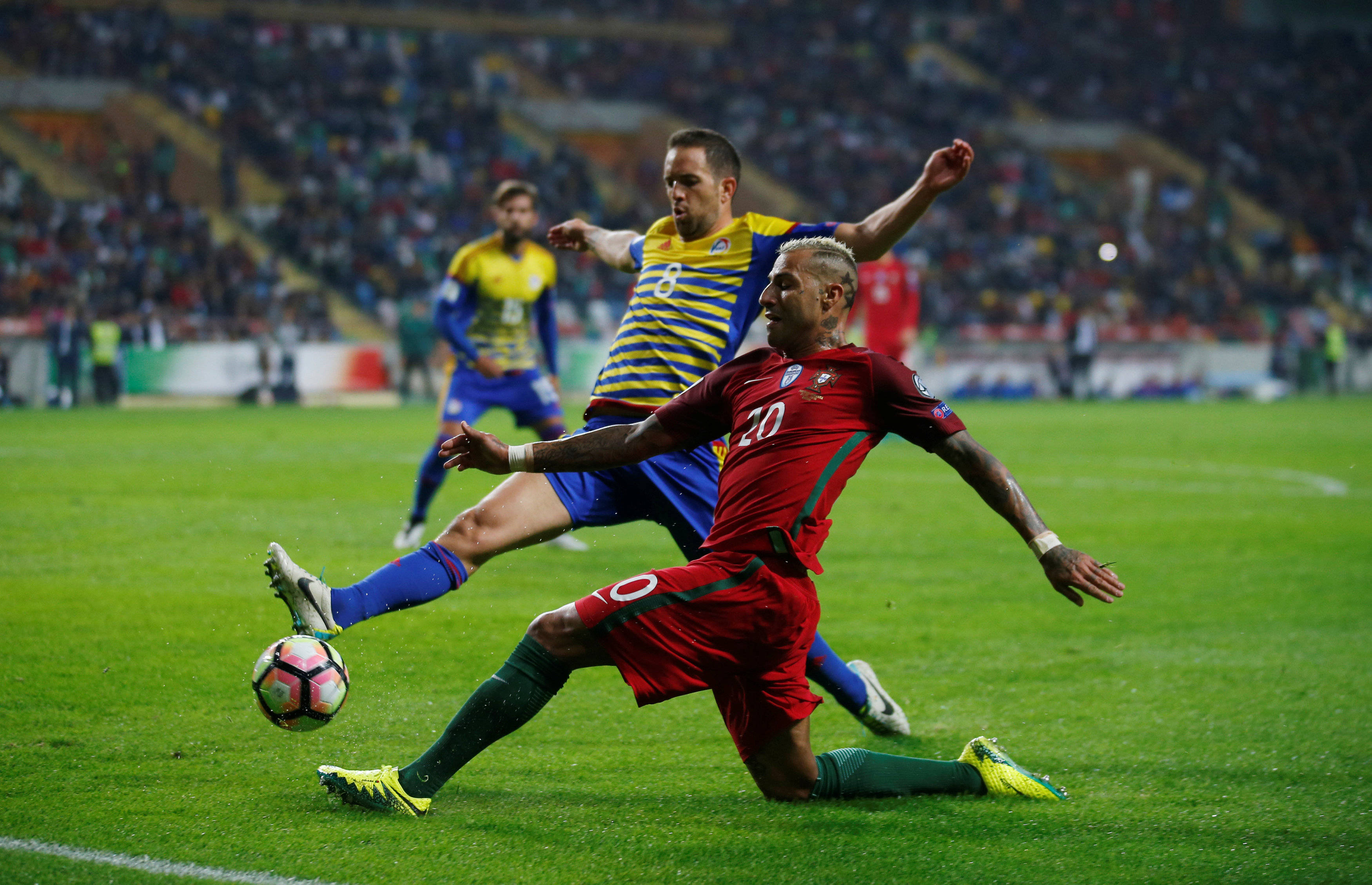 欧洲杯预选赛激烈对决引发热议！