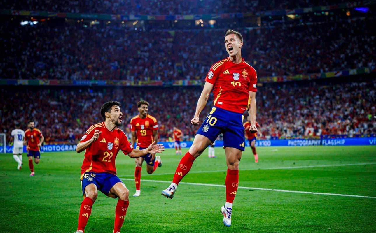 荷兰队在欧国联比赛中斩获胜利 荷兰队在欧国联比赛中斩获胜利