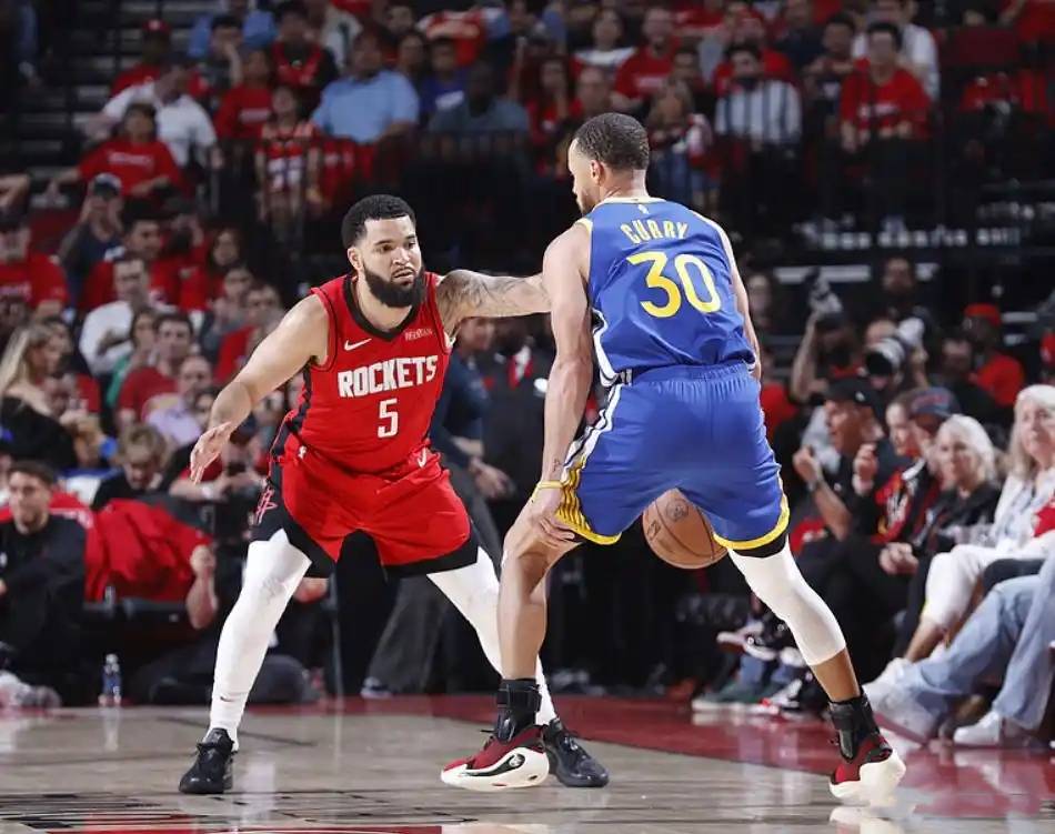 火箭队大获胜利，打破对手防线