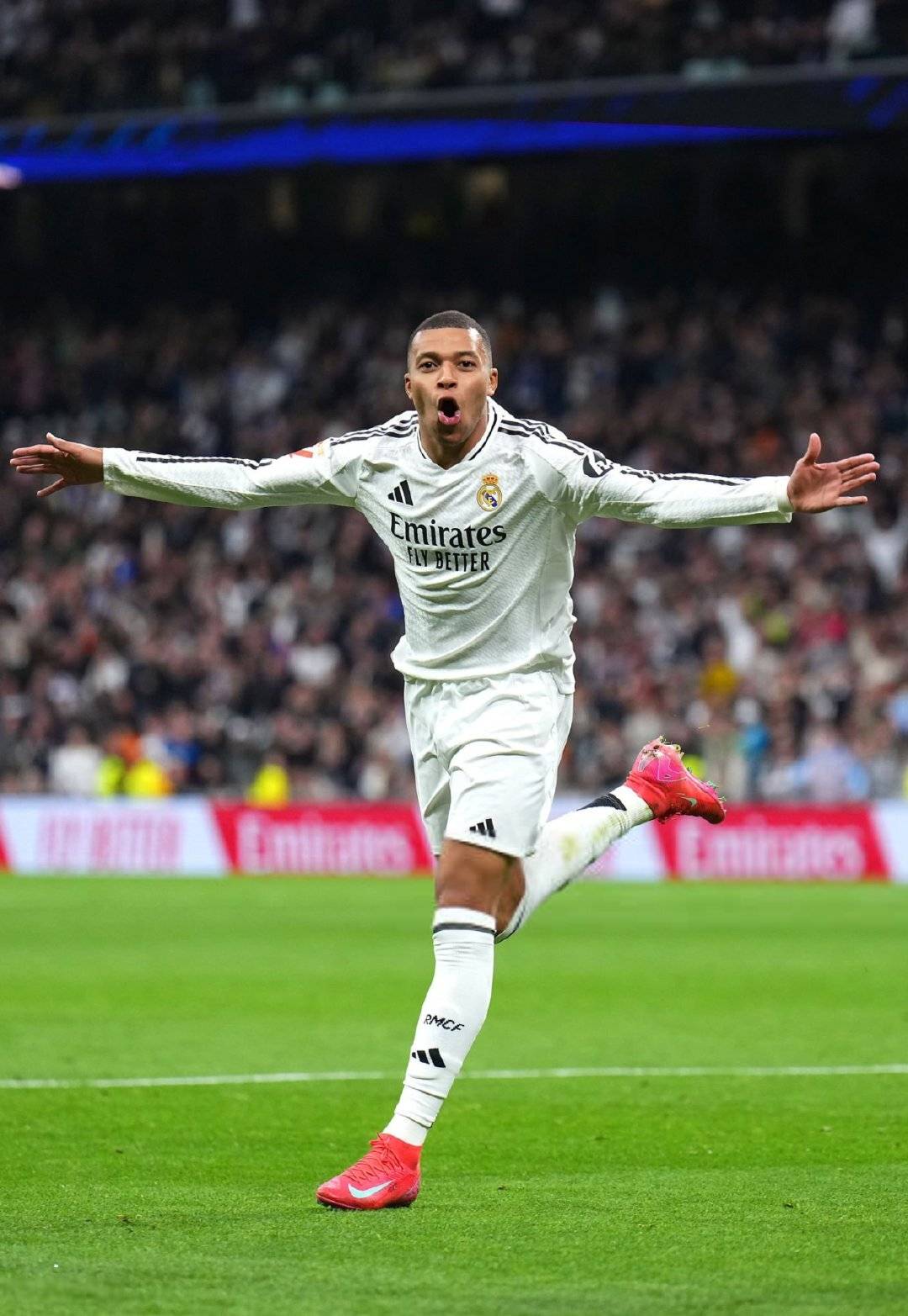 包含皇马后防铁灵现身,稳固球队门前的词条 包含皇马后防铁灵现身,稳固球队门前的词条