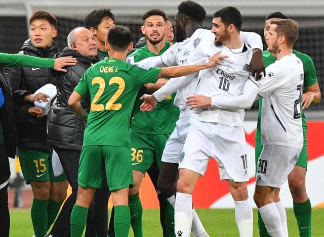 关于里昂强势反击,巴塞罗那面临困境的信息 关于里昂强势反击,巴塞罗那面临困境的信息