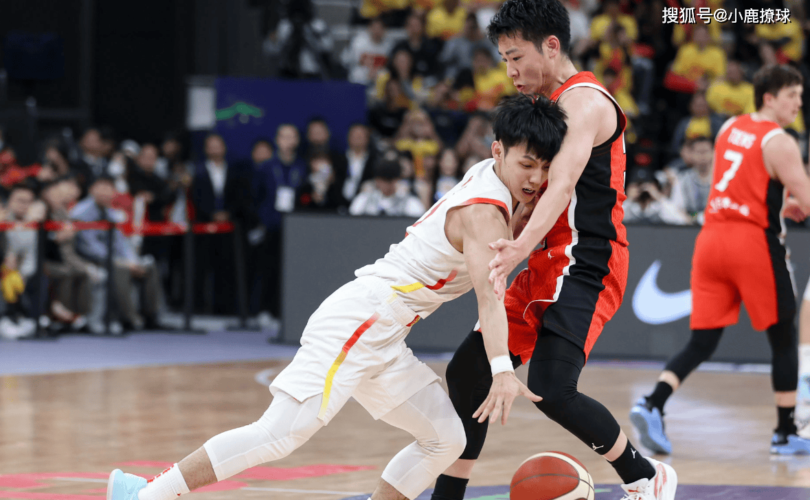 关于香港男篮压倒对手，展现实力的信息