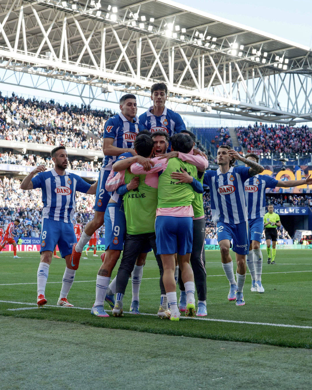 西甲劲旅逆转德甲球队，豪取客场胜利的简单介绍