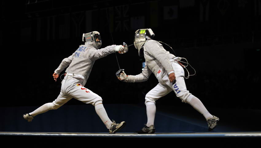 尼泊尔击剑选手勇夺金牌，实力超群