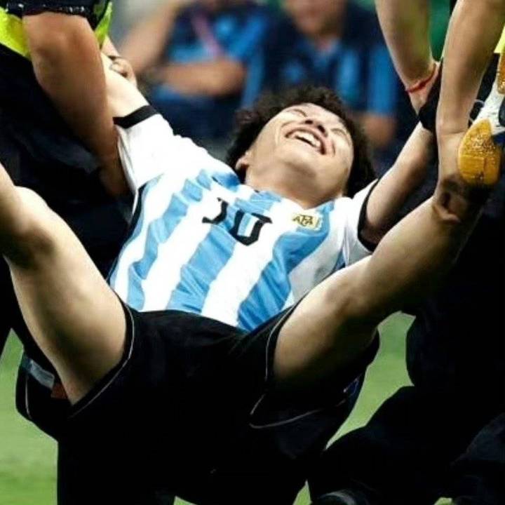 梅西巴塞罗那续约，引发球迷狂热庆祝的简单介绍