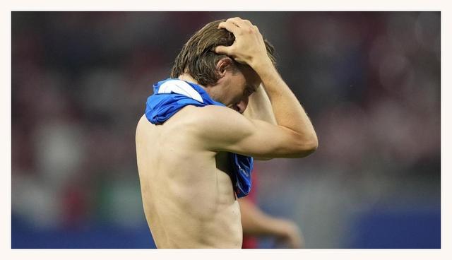 意大利足球赛场上的惊心动魄一幕 意大利足球赛场上的惊心动魄一幕