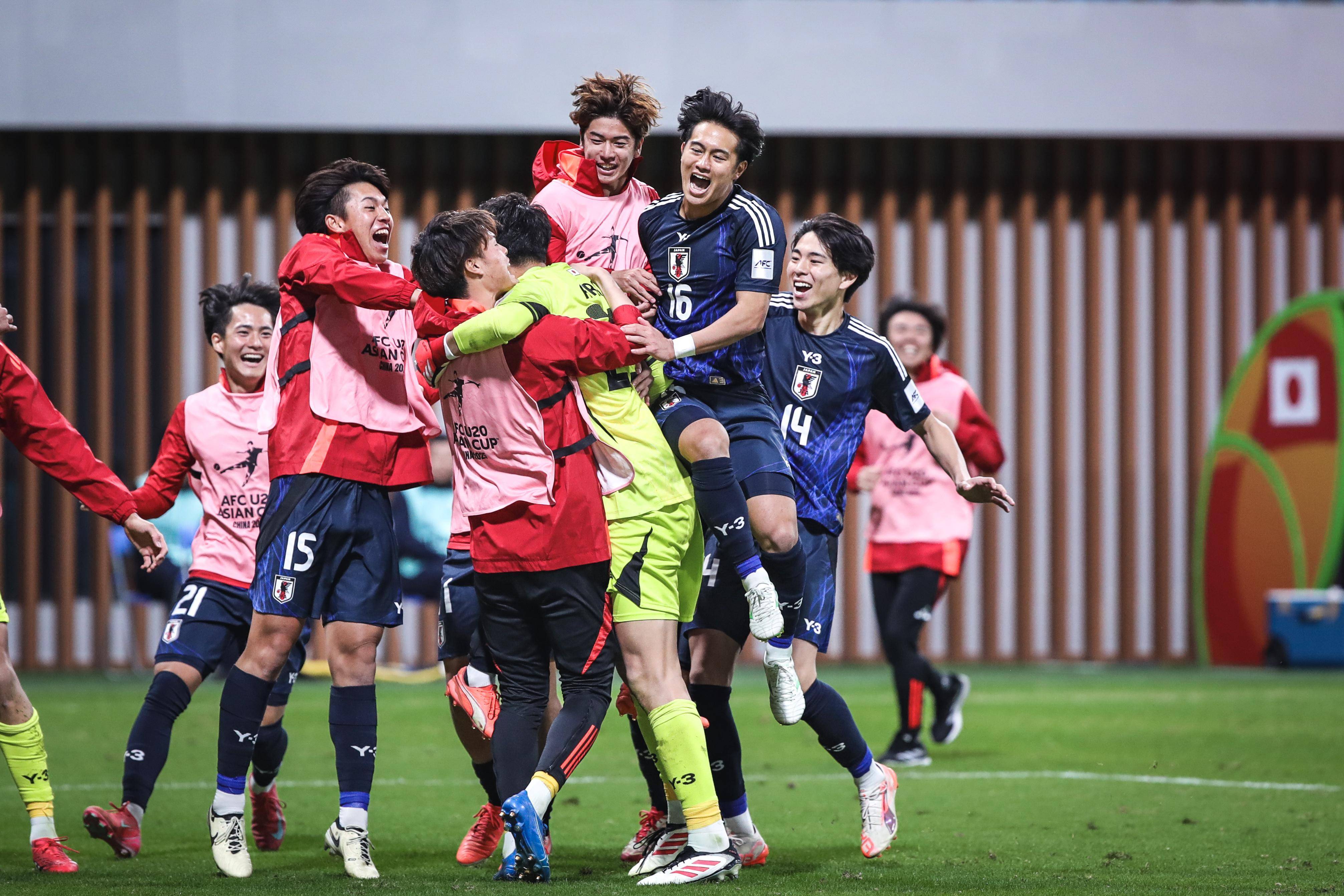 亚洲足球竞技场上展现出精彩绝伦