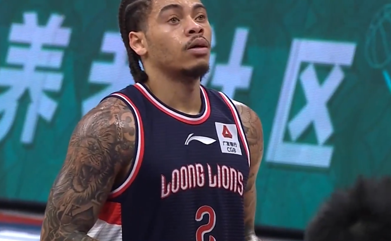 球员技艺百出，精湛战术得当迅速奏效