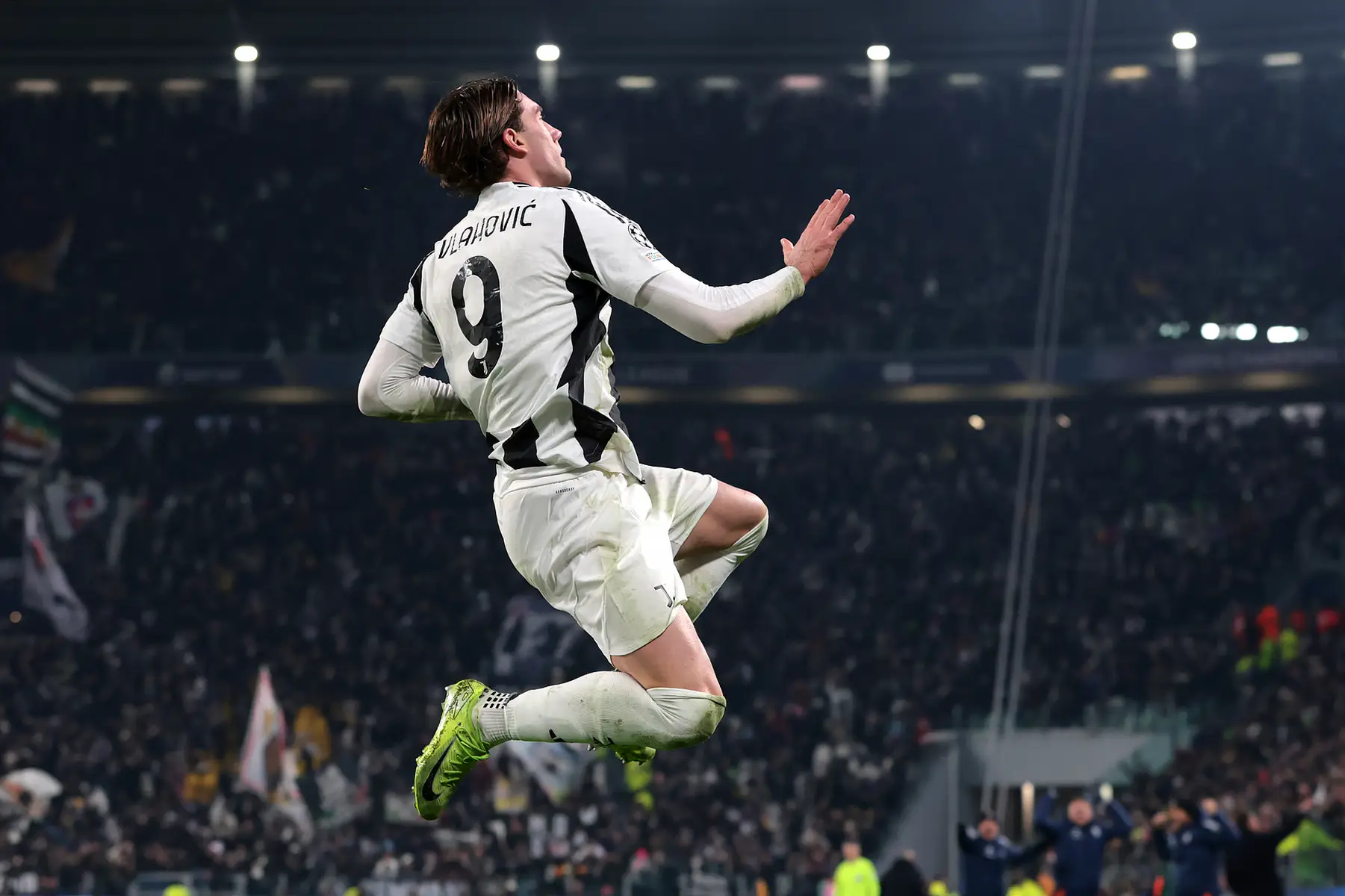 开云体育app-尤文图斯主场大胜巴黎，意甲劲旅豪取三分