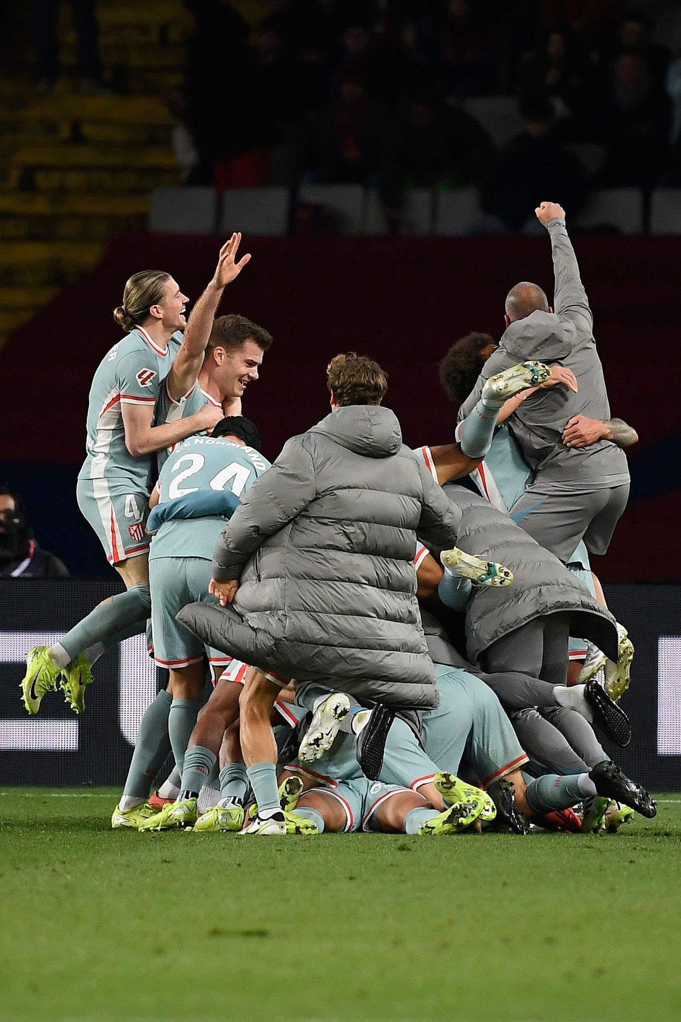 西班牙马术选手与战马完美配合,夺取金牌 西班牙马术选手与战马完美配合,夺取金牌