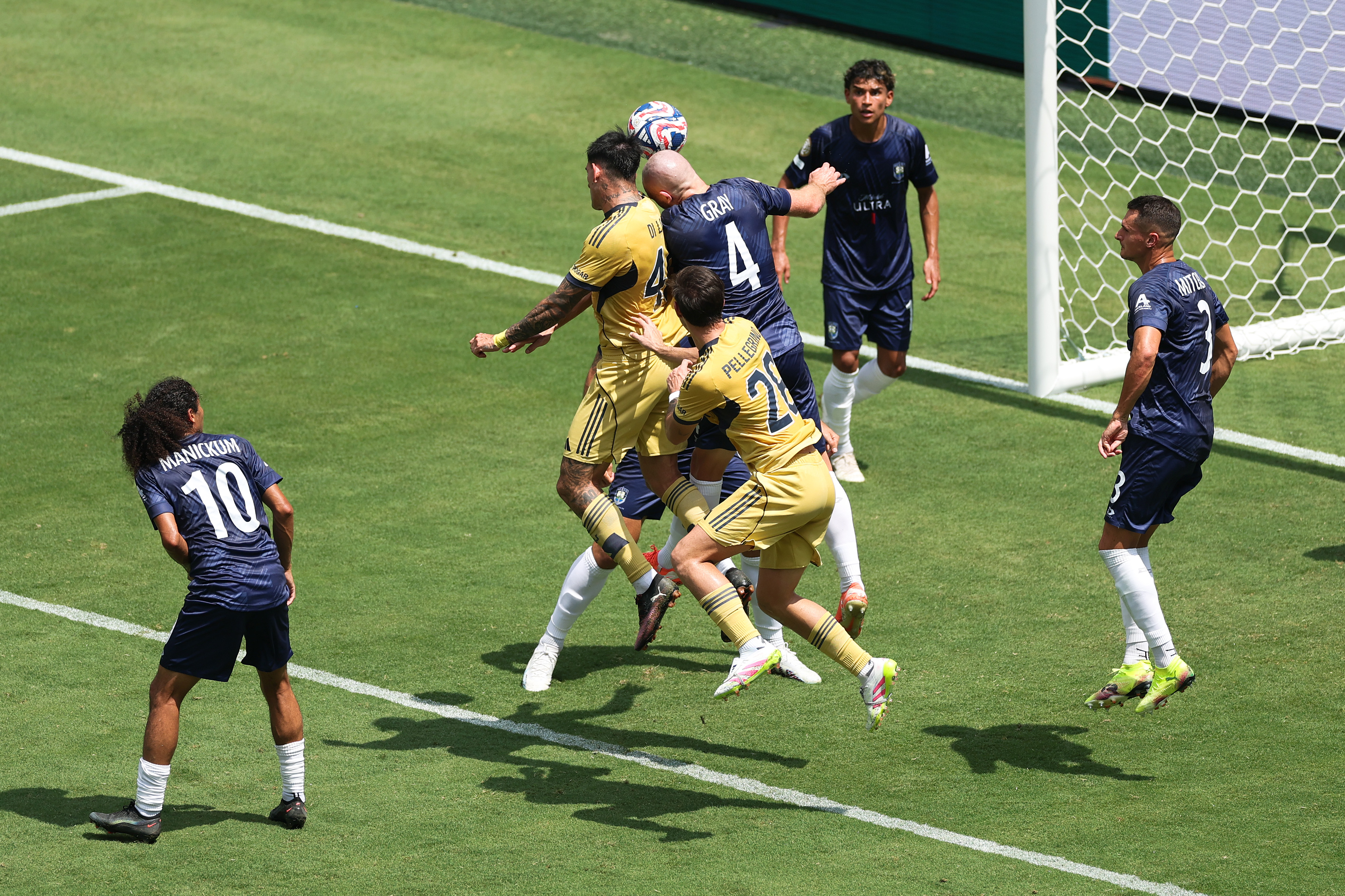 切尔西大胜晋级,球队气势如虹 切尔西大胜晋级,球队气势如虹