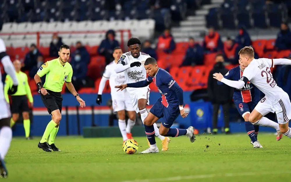 摩纳哥客场迎战竞争对手，全力争胜