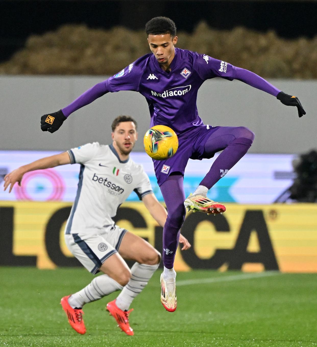 佛罗伦萨主场险胜,中场核心传球助攻频频远射 佛罗伦萨主场险胜,中场核心传球助攻频频远射