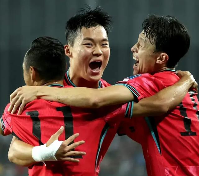 比赛精彩纷呈，球队表现抢眼赢得胜利的简单介绍