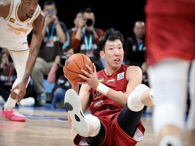 辽宁男篮稳定防守，备战北京首钢队的比赛