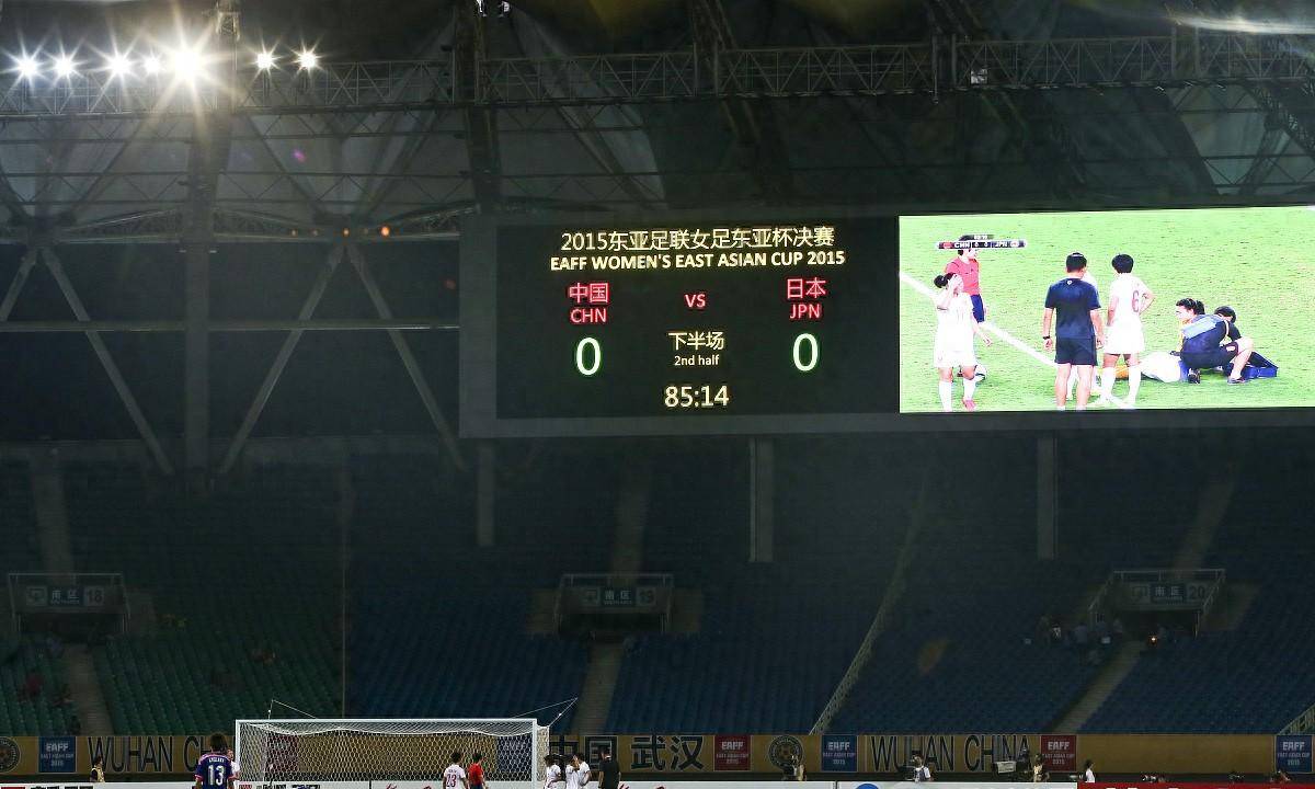 裁判判罚争议引热议,中超比赛再掀波澜 裁判判罚争议引热议,中超比赛再掀波澜