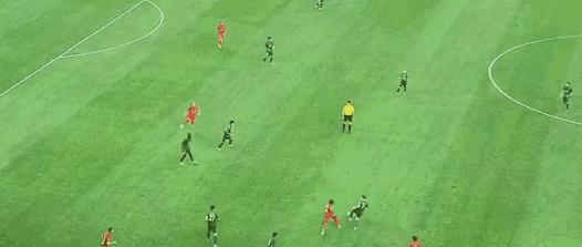 裁判判罚争议引热议,中超比赛再掀波澜 裁判判罚争议引热议,中超比赛再掀波澜