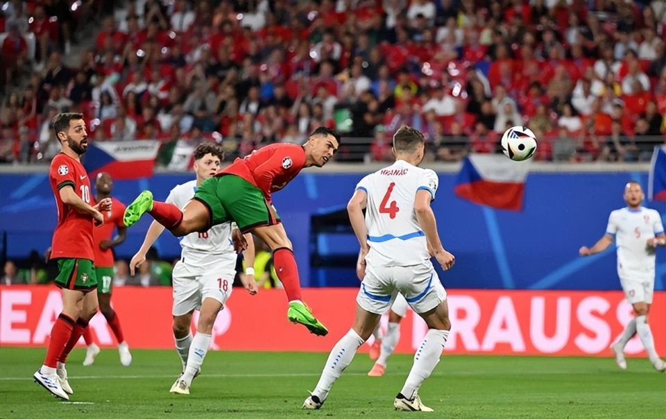 法兰克福客场惊险逆转，积分持续攀升