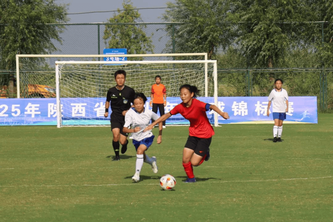 精彩足球比赛女子队伍斗志昂扬 精彩足球比赛女子队伍斗志昂扬