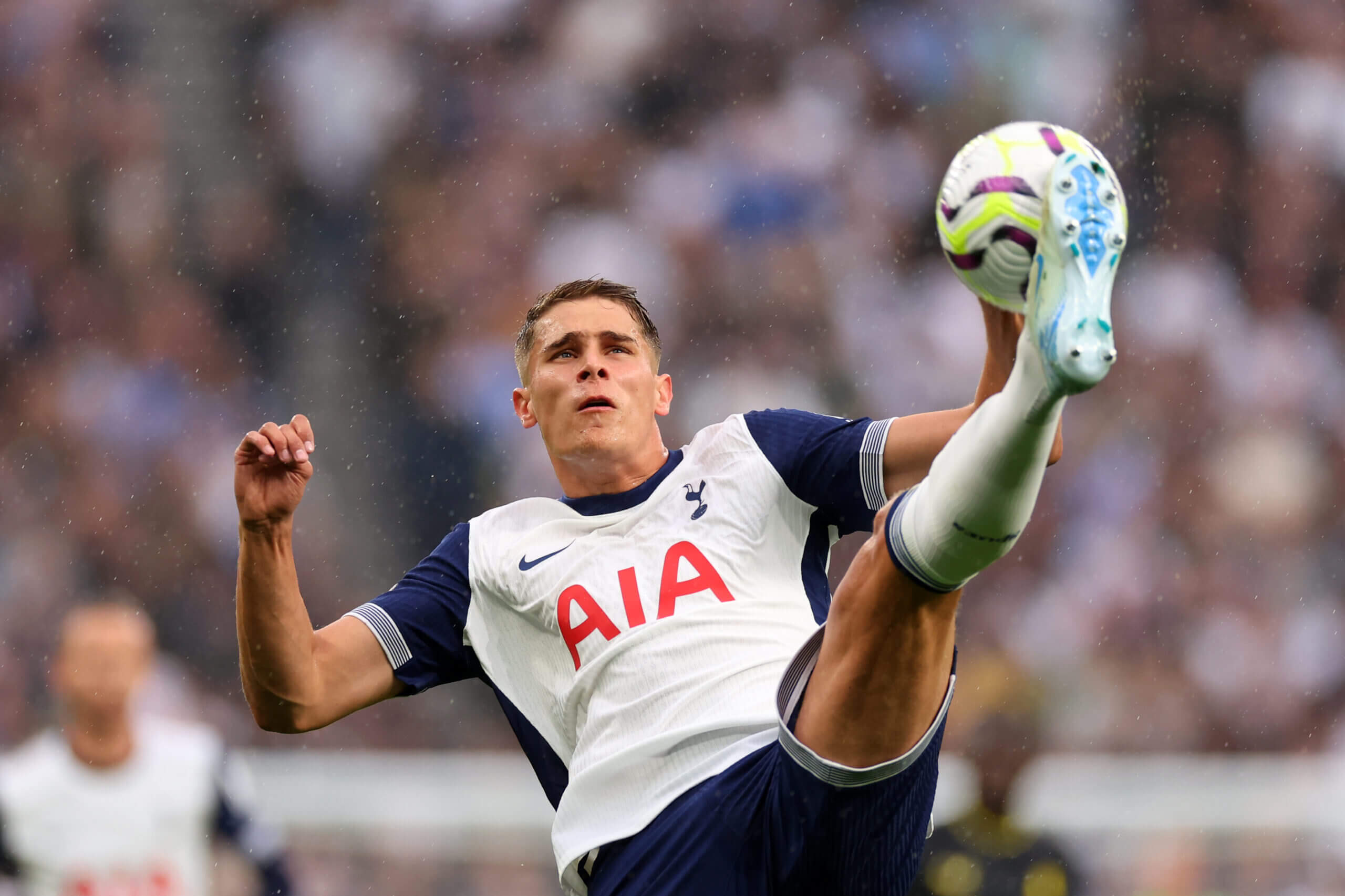 开云体育登录-热刺客场逼平华沙，豪门争冠形势堪忧