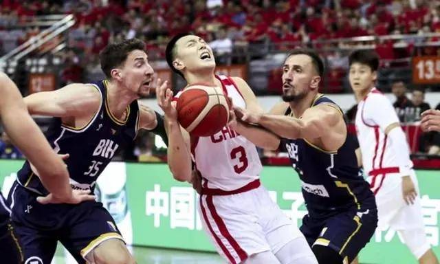 深圳队势如破竹，主帅称团队合作是取胜关键