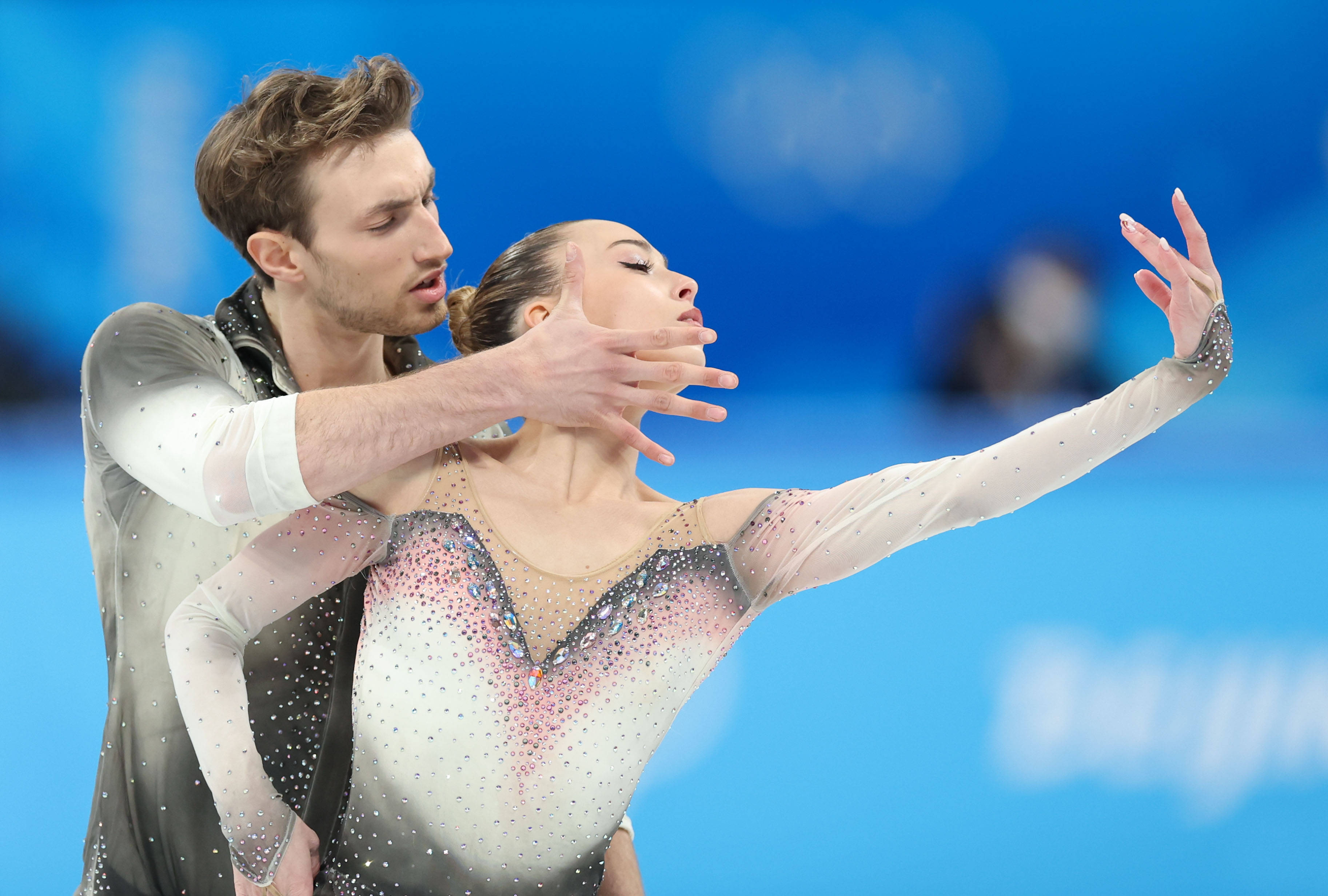 开云官网-花样滑冰双人表演打破传统模式的简单介绍