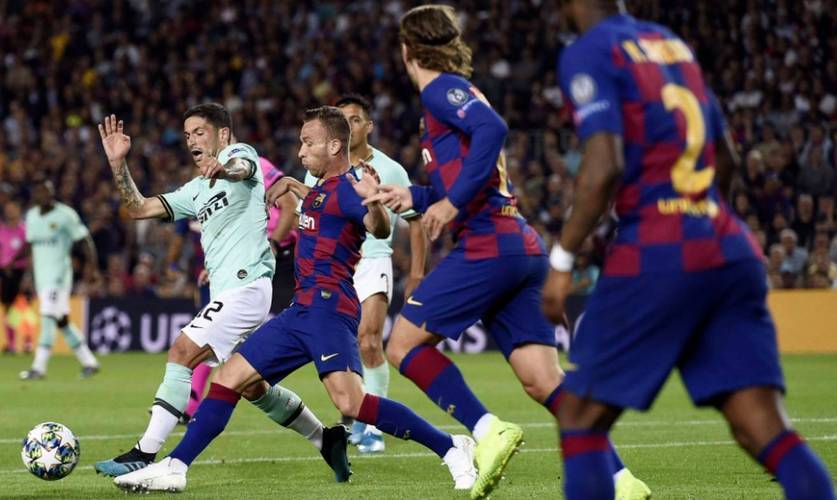 欧冠决赛戈麦斯发挥出色，助巴萨夺冠