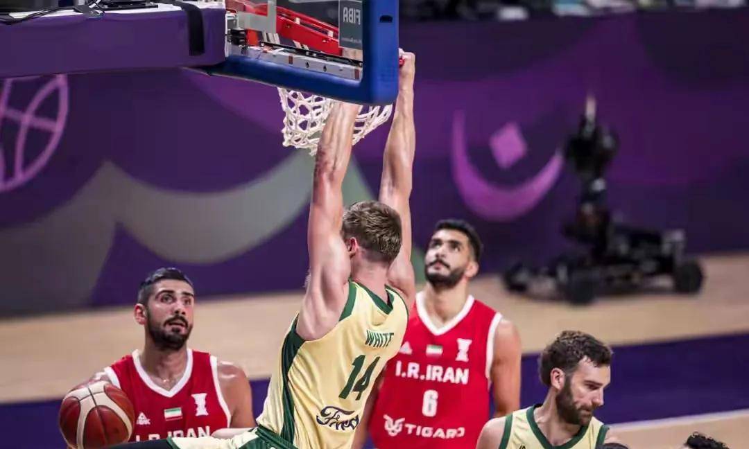 福建男篮战术灵活应变，收获连胜