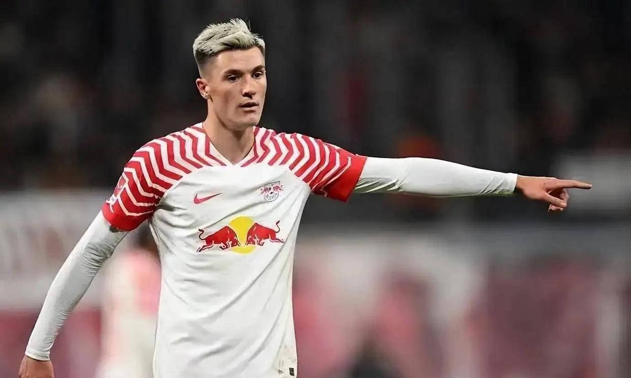 开云体育下载-莱比锡铁卫伤愈复出，球队防线再添利刃