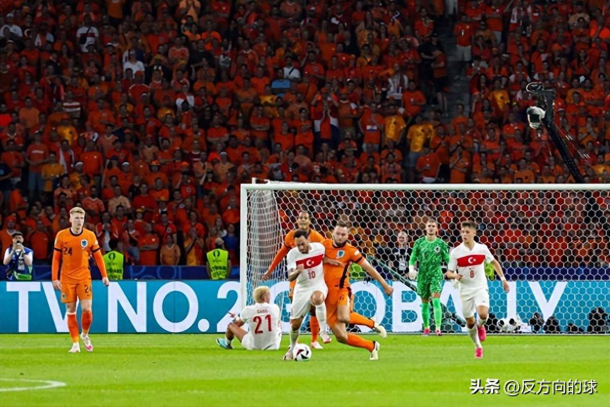 荷兰险胜乌克兰,欧洲杯前景不确定 荷兰险胜乌克兰,欧洲杯前景不确定