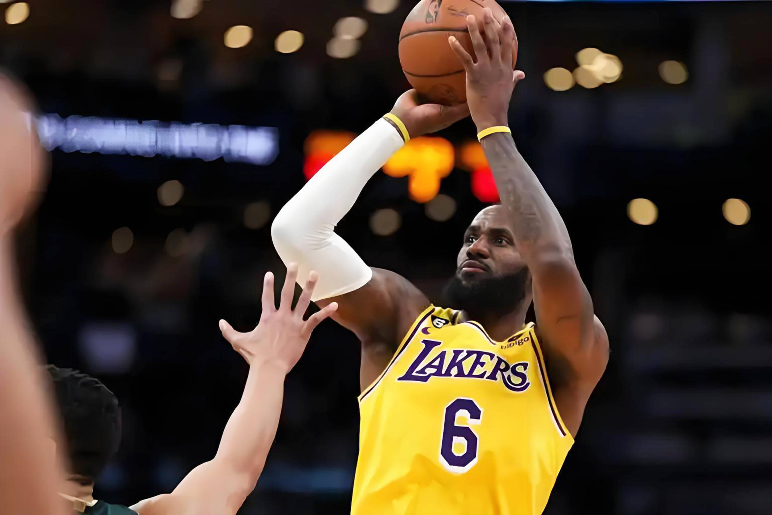 湖人擒黄蜂，戴维斯缺席詹姆斯独得40分