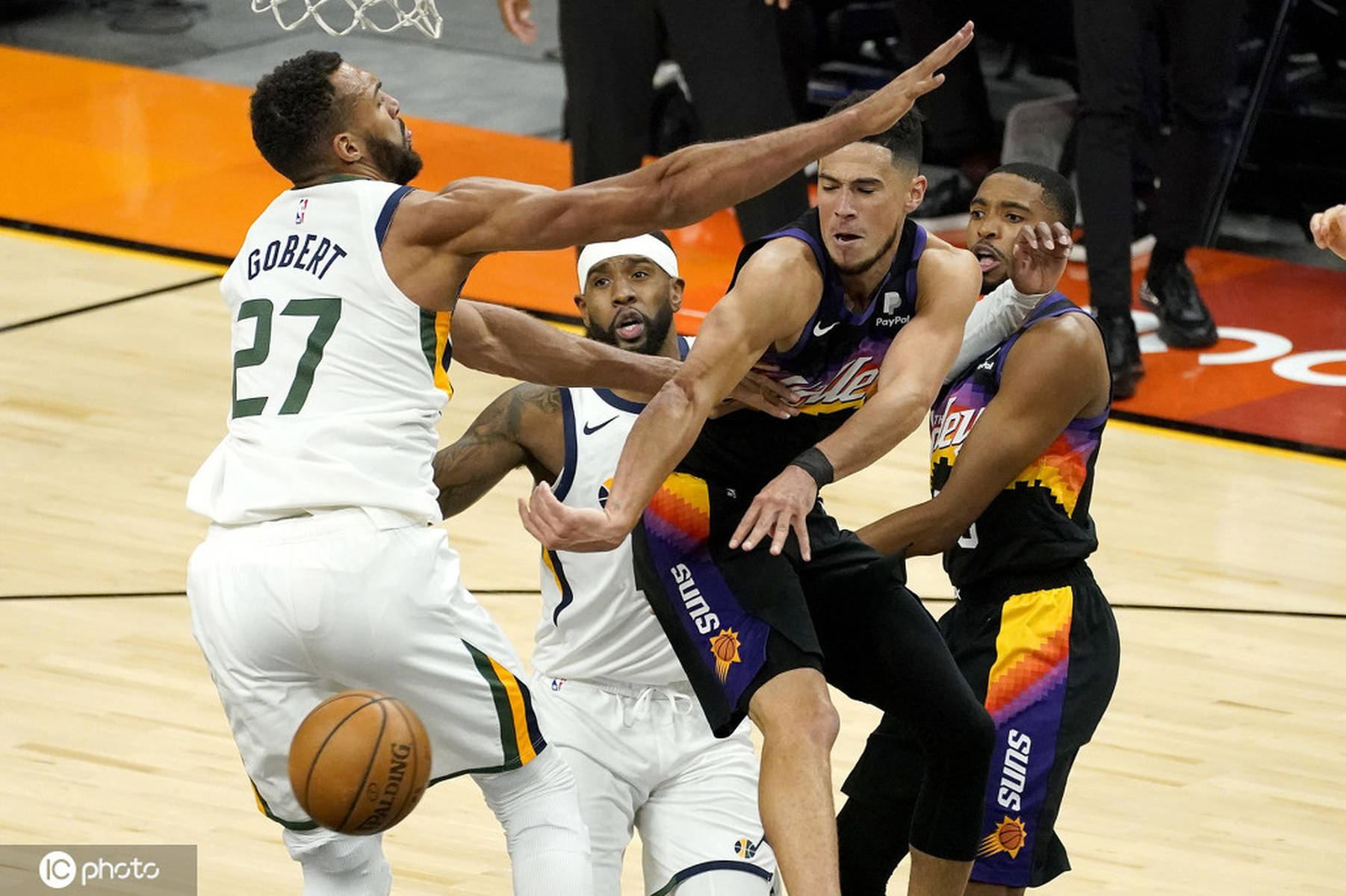 包含爵士击败太阳,米切尔砍下30+20的词条 包含爵士击败太阳,米切尔砍下30+20的词条