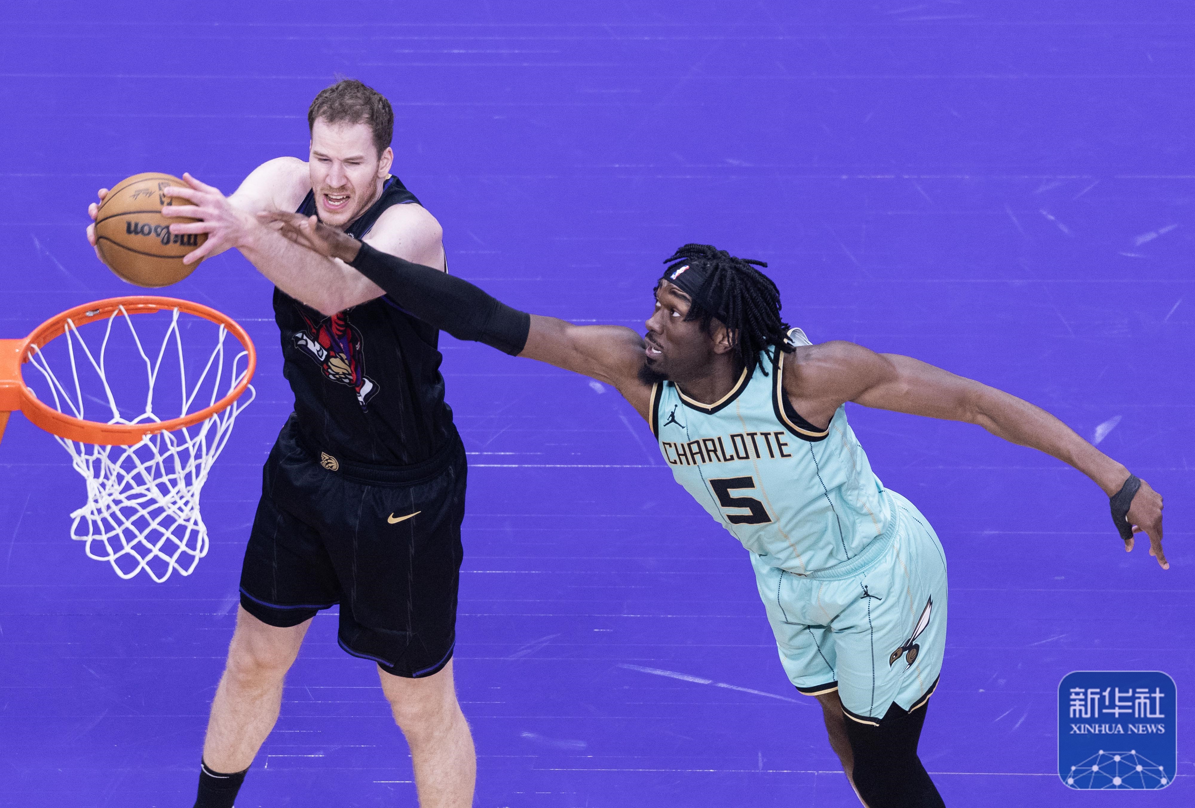 猛龙赢下激烈对决晋级季后赛