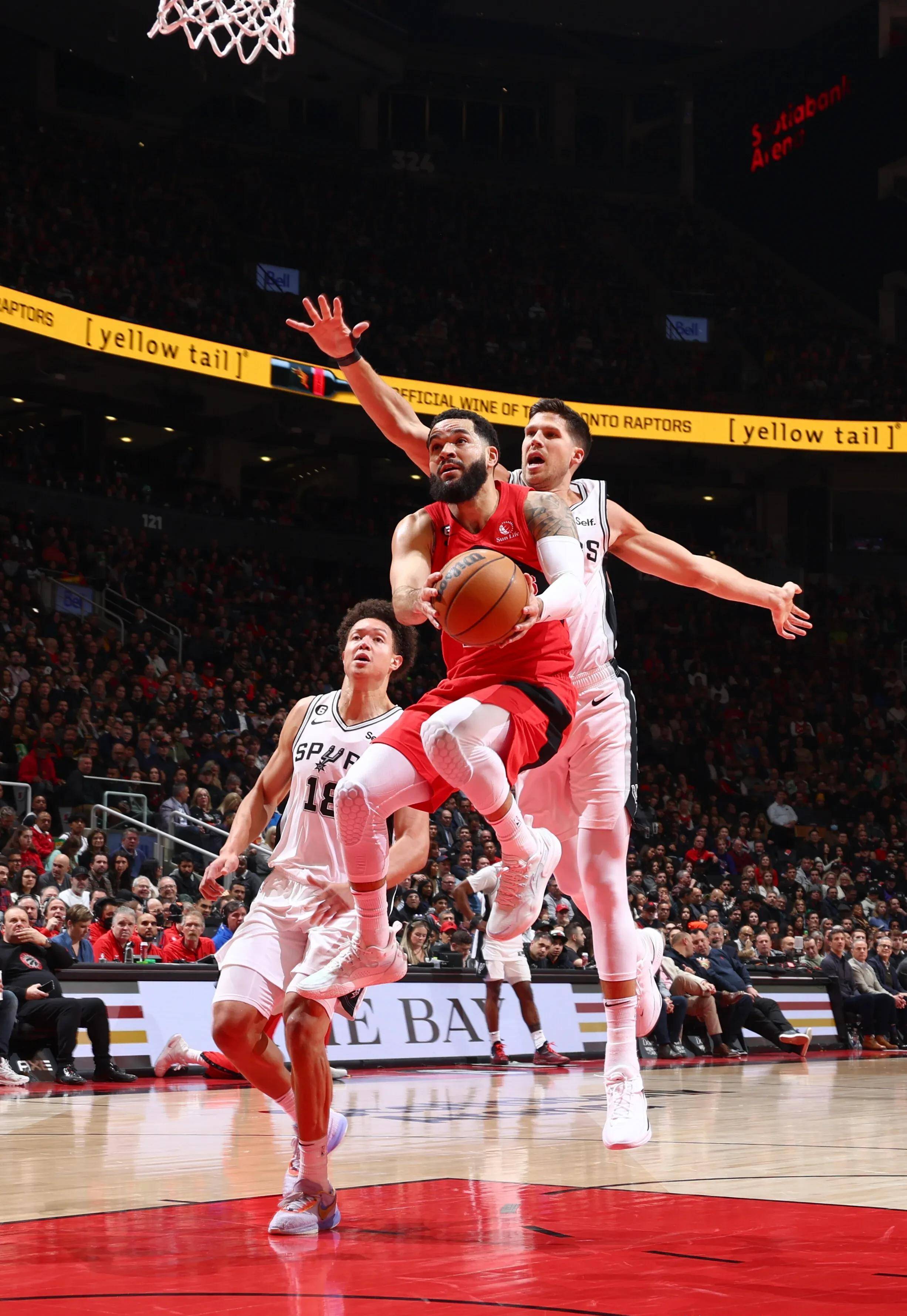 猛龙大胜爵士，保持不败