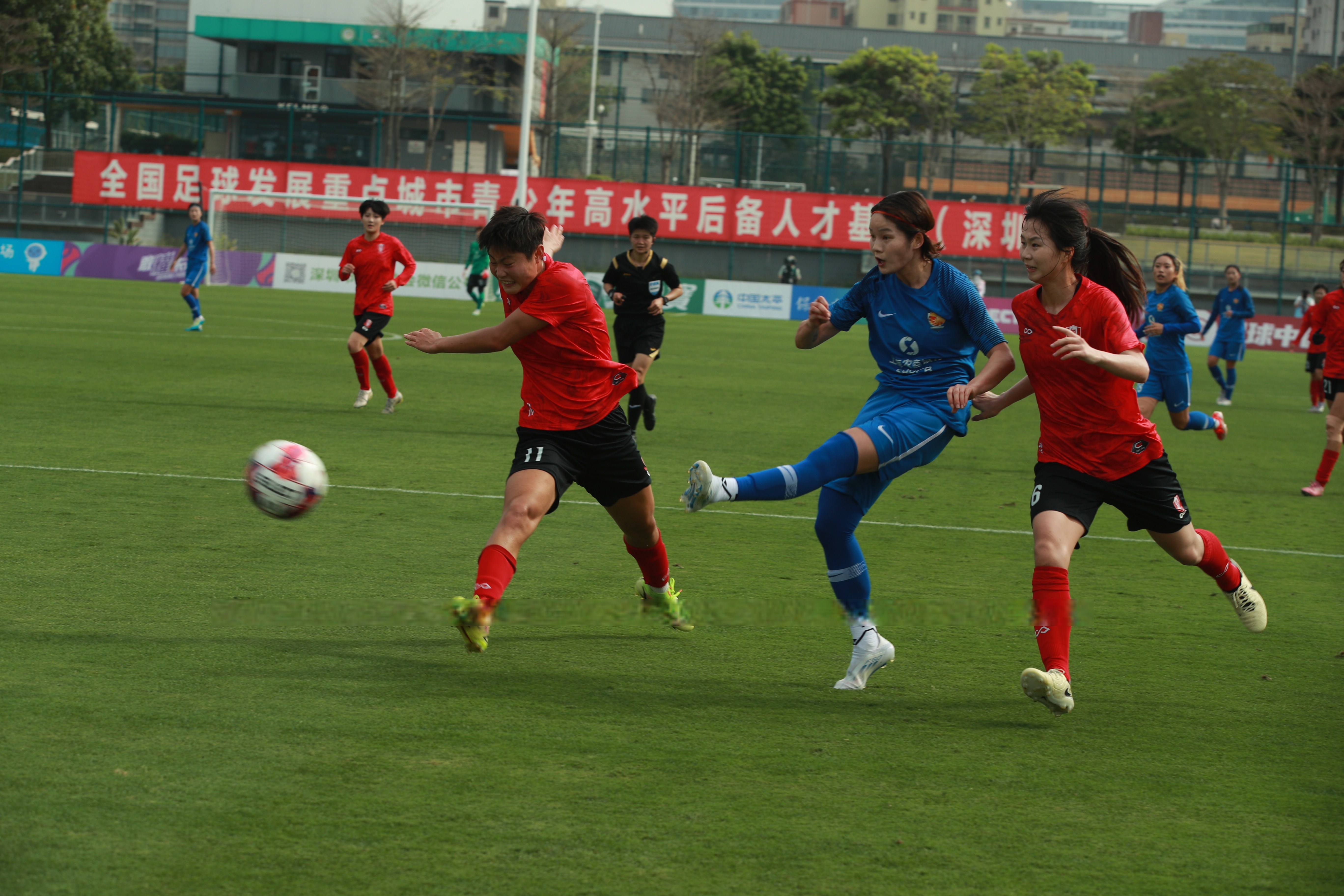 开云体育平台APP-纷纷起舞的女足狂欢，赛场上的精彩瞬间