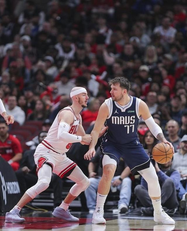 关于独行侠队球员受伤，球队面临挑战重新调整战术的信息