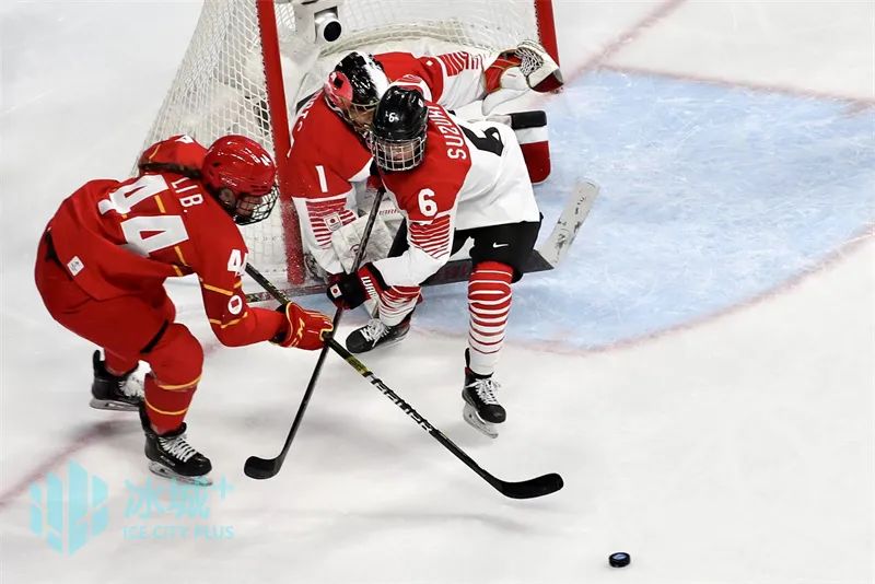 丹麦队逆转日本队，辛杜带队取胜